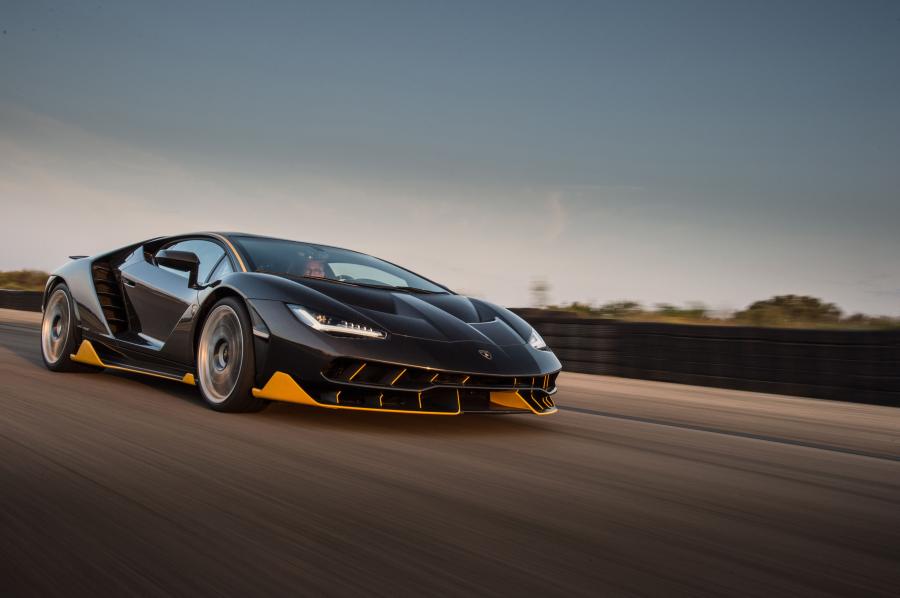  Lamborghini Centenario LP770-4 2016 года  (фото 32 из 61)